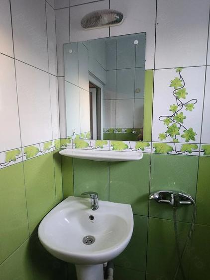 Garsonieră decomandată în Piața Veche