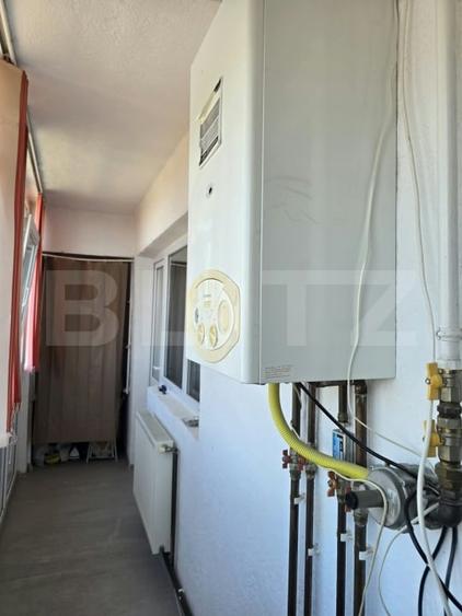 Apartament cu 3 camere decomandat, mobilat în Micro 4
