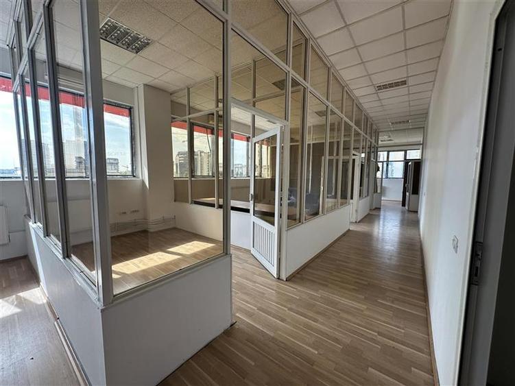 Birou, de 129 mp, în Central