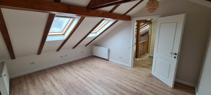 Apartament cu 4 camere semidecomandat, mobilat în Calea Victoriei