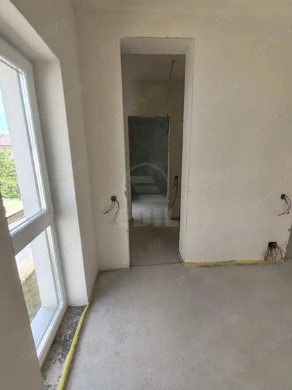 Casă cu 4 camere cu Teren 200 Mp în Florești