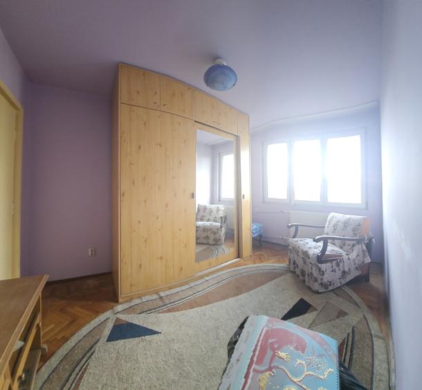 Apartament cu 3 camere semidecomandat în Grivița