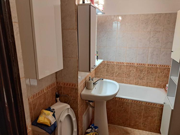 Apartament cu 4 camere decomandat în Mofleni