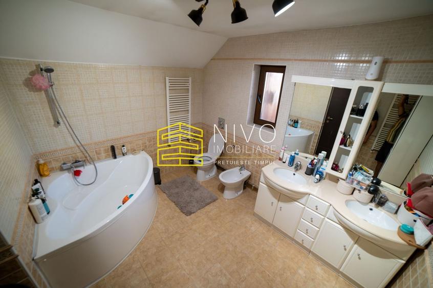 Casă individuală cu 4 camere cu Canalizare în Corunca