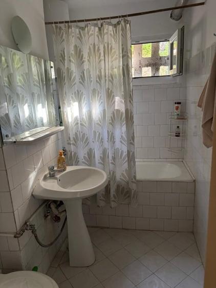 Apartament cu 2 camere semidecomandat, mobilat în Central
