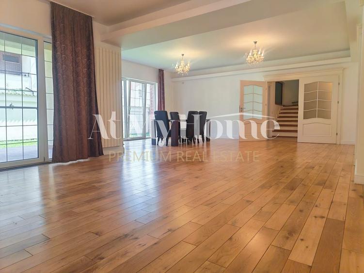 Duplex cu 7 camere cu Canalizare în Iancu Nicolae