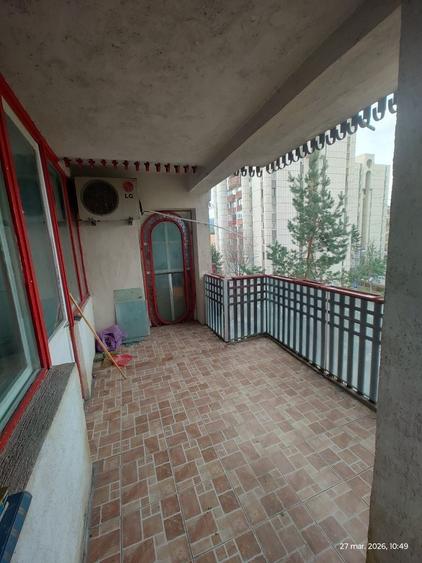 Apartament cu 3 camere decomandat în Drumul Carului