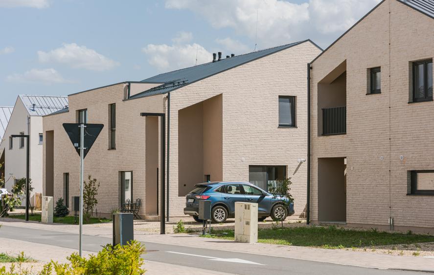 Duplex cu 4 camere cu Piscina în Poșta