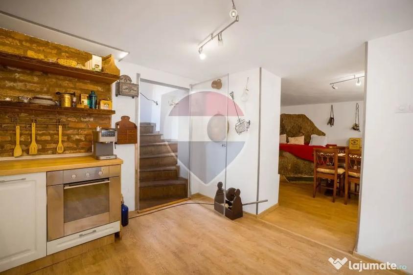 Casă cu 8 camere cu Teren 164 Mp în Brașovul Vechi