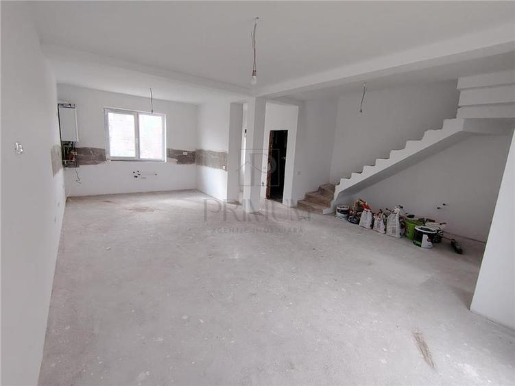 Duplex cu 4 camere cu Canalizare în Moșnița Nouă
