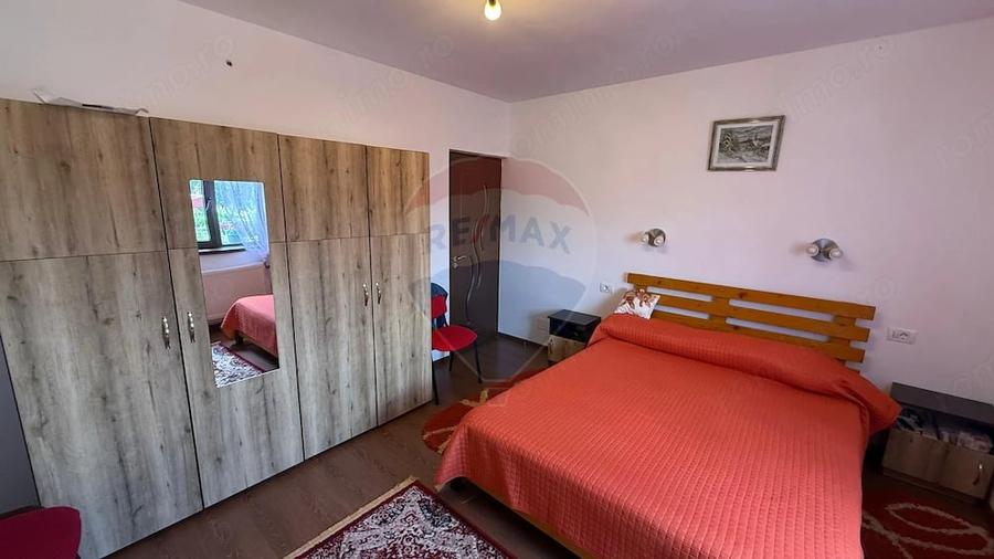 Casă cu 3 camere cu Teren 1667 Mp în Răcoasa