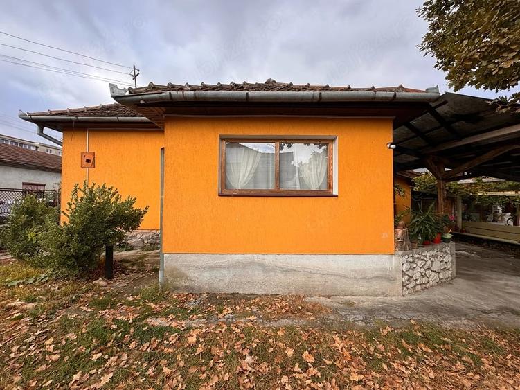Casă cu 4 camere cu Teren 500 Mp în Central