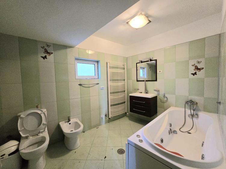 Apartament cu 6 camere nedecomandat, mobilat în Moșilor