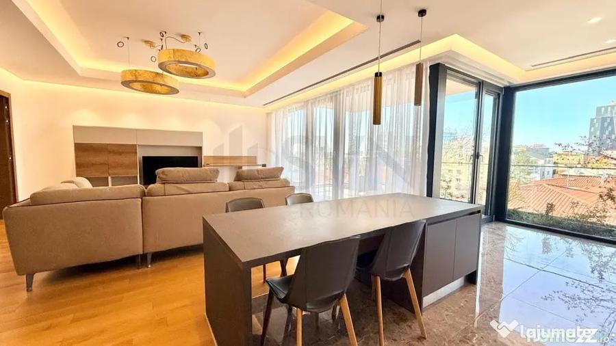 Apartament cu 4 camere decomandat în Central