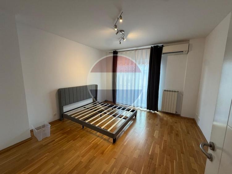 Apartament cu 4 camere decomandat în Central