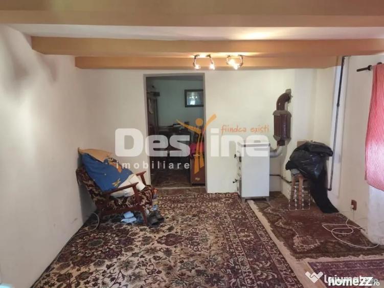 Casă cu 4 camere cu Teren 1075 Mp în Cătina