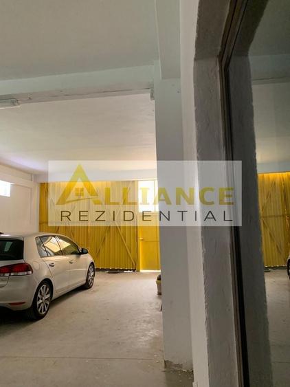 Casă individuală cu 14 camere cu Canalizare în Cățelu