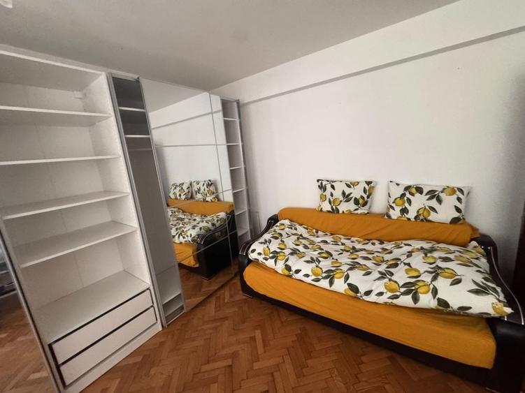 Garsonieră decomandată în Calea București