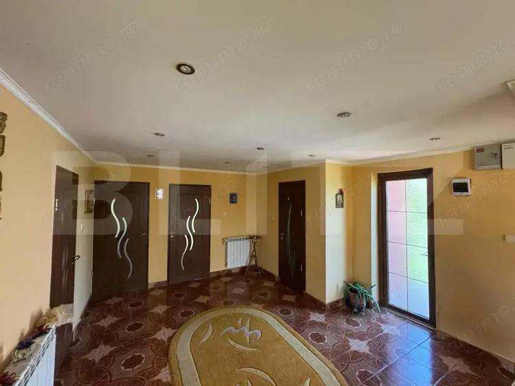 Casă cu 9 camere cu Teren 303 Mp în Central