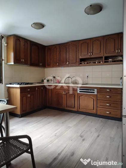 Casă cu 9 camere cu Teren 2000 Mp în Breazu