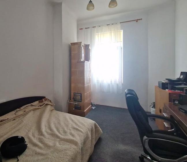 Apartament cu 4 camere decomandat, mobilat în Universitate