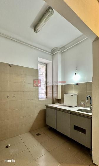 Spațiu comercial, de 884 mp, în Astra