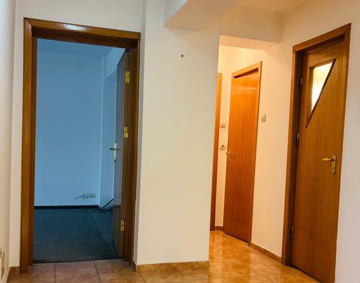 Apartament cu 3 camere în Unirii