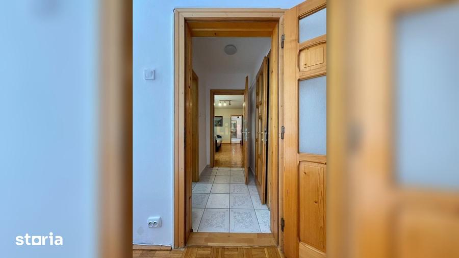 Apartament cu 3 camere semidecomandat în Micro III