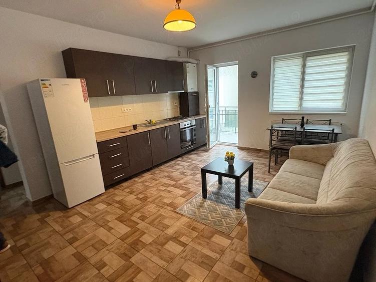 Apartament cu 3 camere semidecomandat în Central