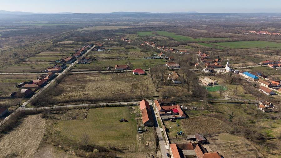 Casă individuală cu 8 camere cu Canalizare în Maciova