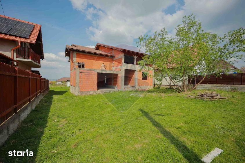 Casă cu 6 camere cu Teren 1013 Mp în Sânmartin