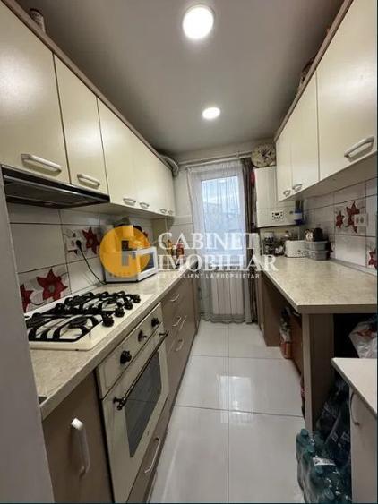 Apartament cu 3 camere semidecomandat, mobilat în Alexandru cel Bun