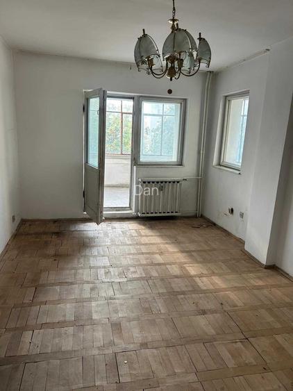 Proprietar vand apartament 3 camere Craiovei-an constructie 1992