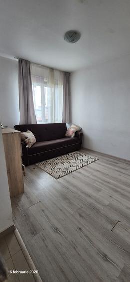 Garsonieră decomandată în Roșu