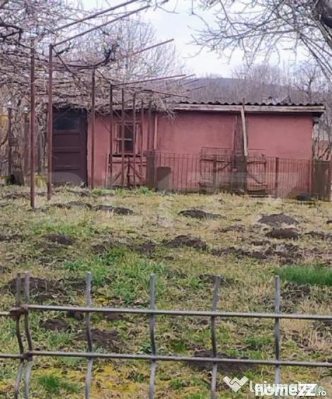 Casă cu 4 camere cu Teren 5450 Mp în Central
