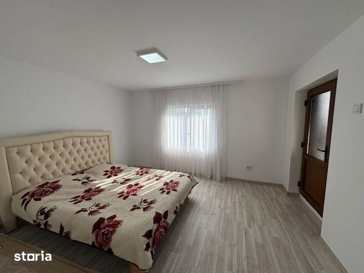 Casă cu 4 camere cu Teren 6446 Mp în Stănești
