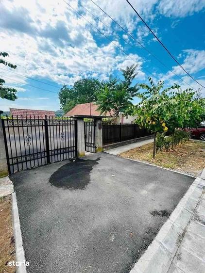 Casă cu Teren 1400 Mp în Sânmartin