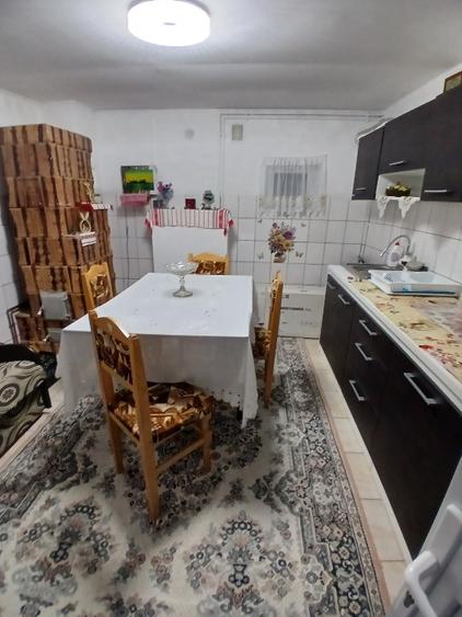 Casă cu 5 camere cu Teren 1027 Mp în Căciulați
