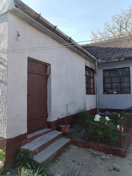 Casă cu 5 camere cu Teren 1100 Mp în Opatița
