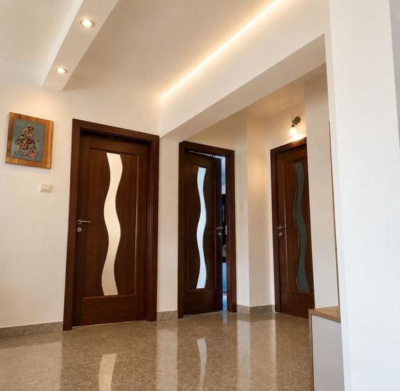 Apartament cu 4 camere semidecomandat în Frumoasa