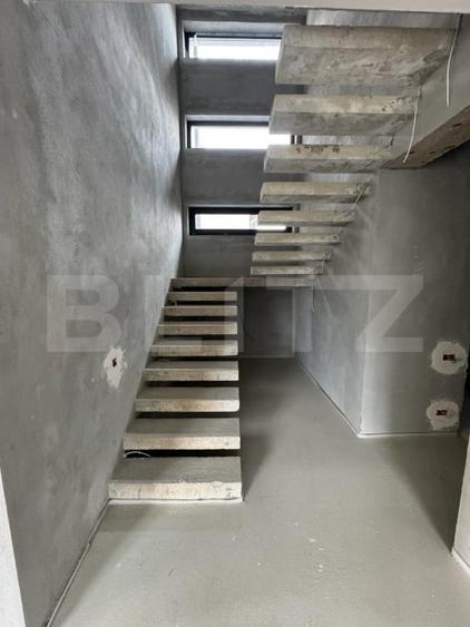 Casă individuală cu 10 camere cu Canalizare în Micro 3