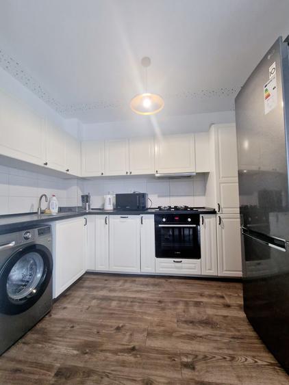 Apartament cu 3 camere decomandat, mobilat în Barbu Văcărescu