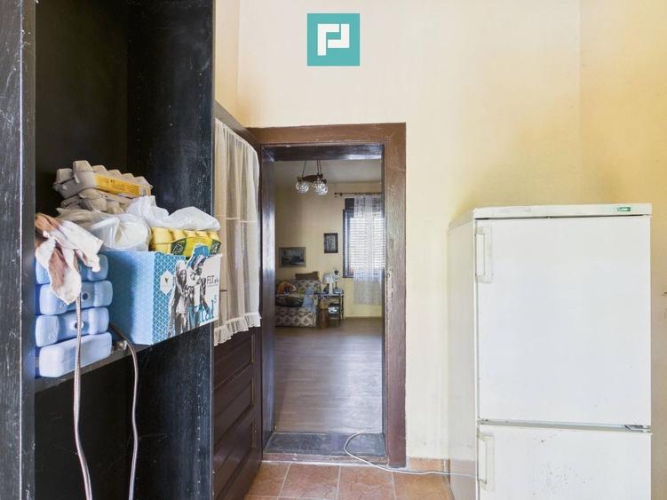 Casă individuală cu 7 camere cu Canalizare în Buteni