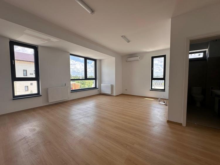 Apartament cu 4 camere semidecomandat în Bragadiru