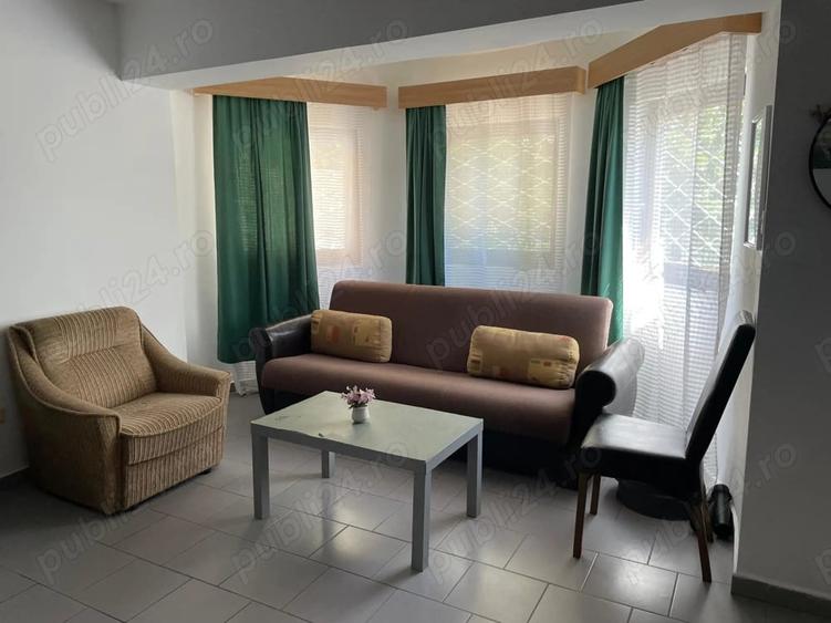 Casă cu 10 camere cu Teren 300 Mp în Nord