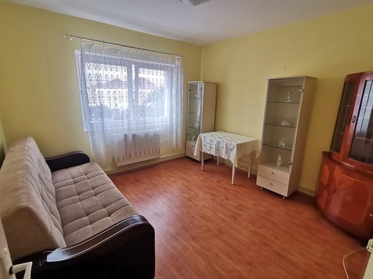 INCHIRIEZ apartament 2 camere decomandat ,zona Strand - 3