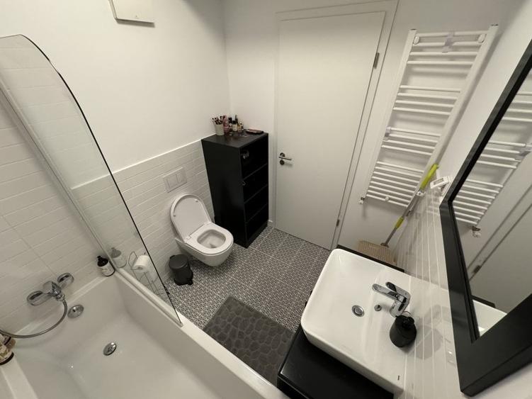 Apartament cu 3 camere semidecomandat în Herăstrău