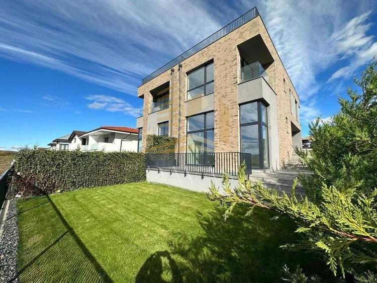 Casă individuală cu 5 camere cu Teren 280 Mp în Borhanci