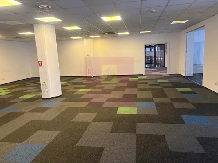 Spațiu comercial, de 556 mp, în Universitate