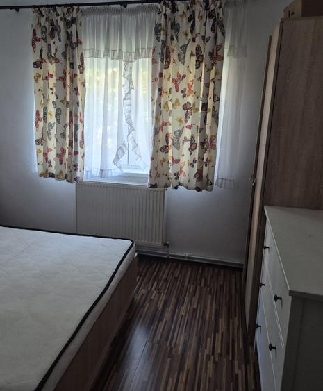 Apartament cu 3 camere decomandat în Mofleni